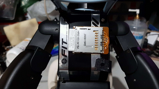 Robi2023.01.22_15_改                  之後=才    覺[MicroSD Wifi]太  片=塞不   去[外掛後背包]裡面